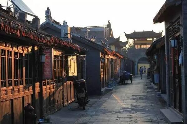 沃恩：西蒙斯将在今天的比赛中替补出战，并受到时间限制